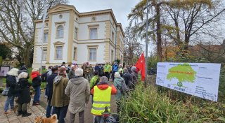 Lauter Protest: Naturschutzbund fordert Aus für Stahlwand und Betonstufen in Herford