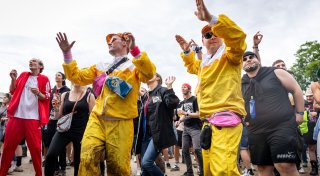 Festivaltag zwei: Regen bei Rock im Park, Wolken am Ring