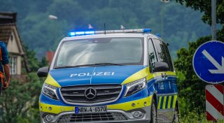 Mit Haftbefehl gesucht: Polizei fasst berauschten Rollerfahrer in Bielefeld