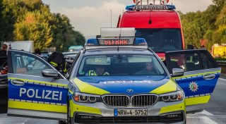 Lkw-Fahrer bückt sich und rammt Laterne: Sperrung im Bielefelder Berufsverkehr beendet