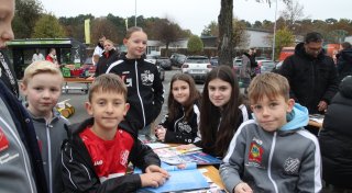 Vereinseigenes Sammelalbum: Diese Espelkamper Sportler gibt es jetzt als Sticker