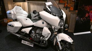 Signiertes «Papst-Motorrad» für 130.000 Euro versteigert