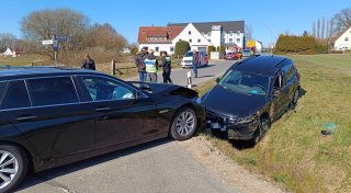 Zwei Pkw kollidieren in Herford: Eine Person leicht verletzt