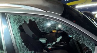 Kaputte Scheiben, zerkratzter Lack: Mehrere Autoaufbrüche am Wochenende in Minden