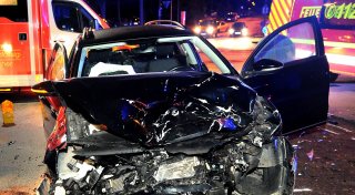Schwerer Unfall: Benommener Bielefelder setzt sich auf Beifahrersitz und lügt