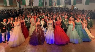 Kleider und Klänge: Majestäten feiern großen Herbstball im Kreis Paderborn