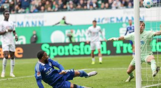 Sylla trifft spät: Schalke rettet Punkt in Fürth