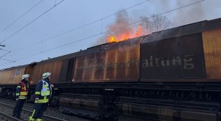 Schleifzug bei Porta Westfalica in Flammen: Brand gelöscht, Verzögerungen im Bahnverkehr