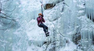 Adrenalin-Tour im verschneiten Wallis: Canyoning im Winter