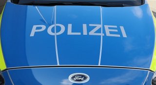 Erst Verkehrsschild zerstört, dann schlafen gelegt: Ungewöhnlicher Polizeieinsatz im Kreis Höxter