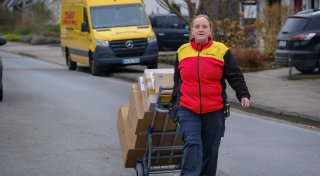 Harter Job: Unterwegs mit einer Bielefelder Paketbotin im Weihnachtsstress