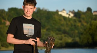 Niedrigwasser im Kreis Höxter: 15-Jähriger findet alte Schätze in der Weser
