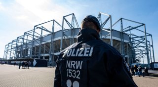 Schlägerei zwischen Fans von Mönchengladbach und Frankfurt