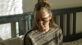 Habe ich eine Winterdepression? Symptome, Ursachen und Hilfe in OWL im Überblick