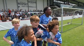 Mit vielen Fotos: Internationales Jugend-Turnier im Kreis Gütersloh sorgt für Aufsehen