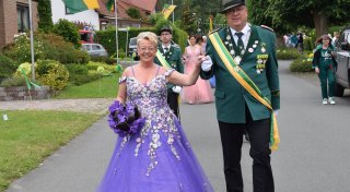 Herbrams Königin erblüht in fliederblauer Traumrobe