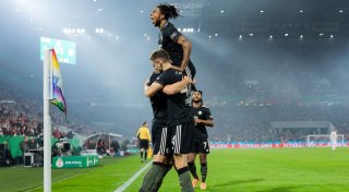 Urbig, fehlender VAR und Kane: Bayern nicht zu stoppen