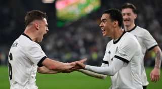 Der große Anführer Kimmich und ein Balljunge «auf Zack»