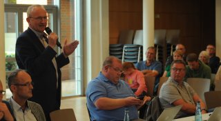 Fragerunde zum Windrad-Projekt: Rahdener werfen den Initiatoren Profitgier vor