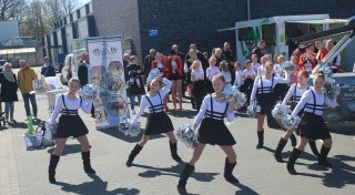 Tausende Besucher genießen Spenger Industriestraßenfest mit Motorsägen-Show & Oldtimern
