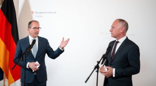 Lob für Dobrindts Grenzpolitik bei Arbeitsbesuch in Wien