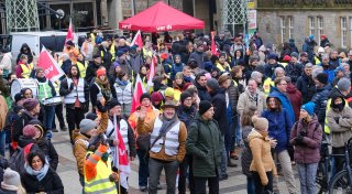 Hunderte Mitarbeiter streiken in Bielefeld - so geht es jetzt weiter