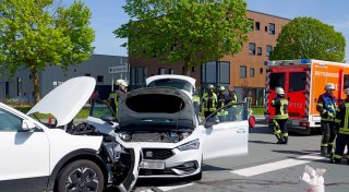 Zwei Verletzte bei Autounfall auf Bürener Straße bei Bad Wünnenberg