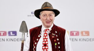 Promi-Besuch im Kreis Gütersloh: TV-Bekanntheit Schäfer Heinrich bei Mallorca-Party