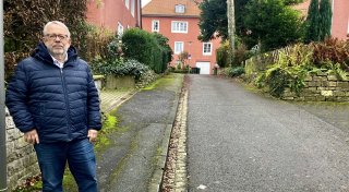 Anwohner stinksauer: Stadt verteilt plötzlich Knöllchen an Bielefelder Straße