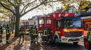 Kellerbrand an der Senner Straße in Bielefeld - Mehrfamilienhaus evakuiert