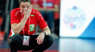 Herzflimmern: Handball-Trainer bricht beim Spiel zusammen