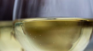Säure im Weißwein: Portugiese wegen Mordes verurteilt