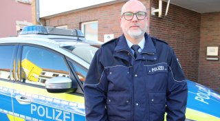 Von der Kita bis zum Seniorenheim: Dieser Lübbecker ist das „Gesicht der Polizei“