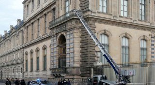 Louvre-Juwelen: Innenminister gibt Hoffnung nicht auf