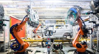Industrieproduktion nimmt überraschend stark Fahrt auf