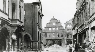 Crüwell-Haus zerstört: Historische Fotos zeigen Bielefelds Altstadt nach der Bombardierung 1944