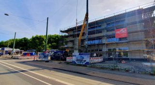Traditionsreiches Bielefelder Bauunternehmen macht Geheimnis aus diesem Neubau