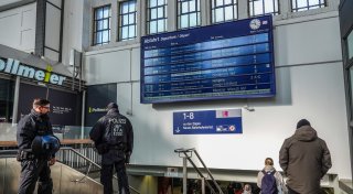 Mann masturbiert am Bielefelder Hauptbahnhof vor Passanten