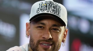 Neymar trägt St.-Pauli-Trikot - und erntet Kritik