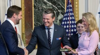 US-Vize Vance vereidigt Hegseth und weist Kritik zurück