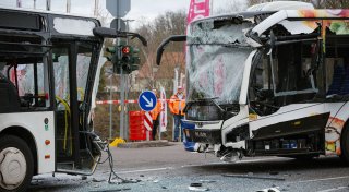 Busunfall mit 33 Verletzten - Kitagruppe betroffen