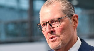 Streit um Arbeitszeiten - Arbeitgeberpräsident für Reform