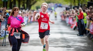 Wie ein Bielefelder Läufer beim Hermannslauf zum Star wird