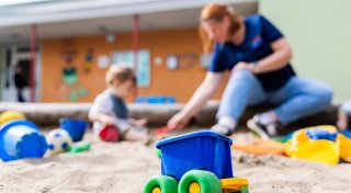 300.000 Kitaplätze fehlen - Ost-West-Spaltung