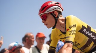 Trotz Sturz: Vingegaard gewinnt zweite Vuelta-Etappe
