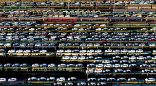 Umfrage: Mehr Menschen wollen Neuwagen kaufen - auch E-Autos