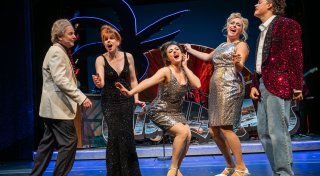 Bei neuem Musical im Paderborner Theater werden bekannte Songs gesungen