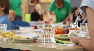 Mehrkosten für Eltern in Paderborn: Mittagessen wird an vielen Schulen teurer