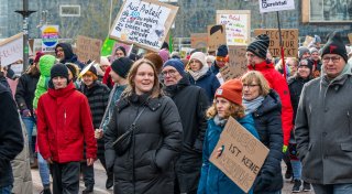 Große Demo gegen rechts in Gütersloh: Mehr als 1.500 Menschen in der Innenstadt