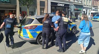 Vor Nazi-Demo: Antifa-Anhänger beleidigt in der Herforder Fußgängerzone Mann als Nazi